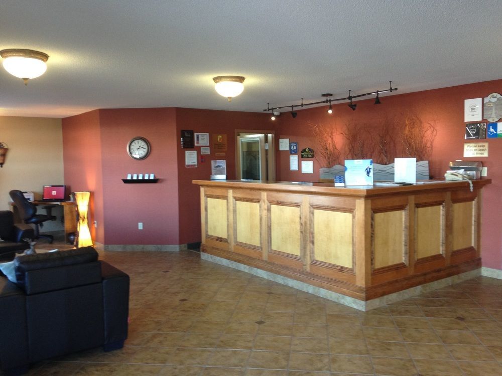 Quality Inn & Suites Cornwall Exterior photo